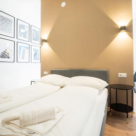 Modern 1-bedroom apartment next to Praterstern Wenen Buitenkant foto